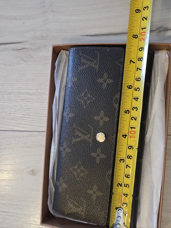 Louis Vuitton Monogram Wallet Excellent condition Rarely Used. - Picture 2 of 14